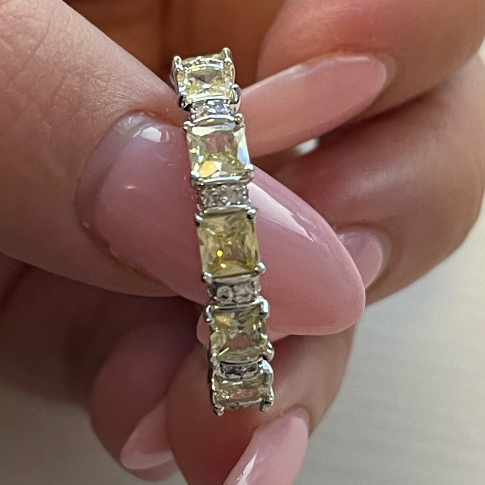 Size 9 Beautiful Lemon Cubic Zirconia Ring - Picture 5 of 6